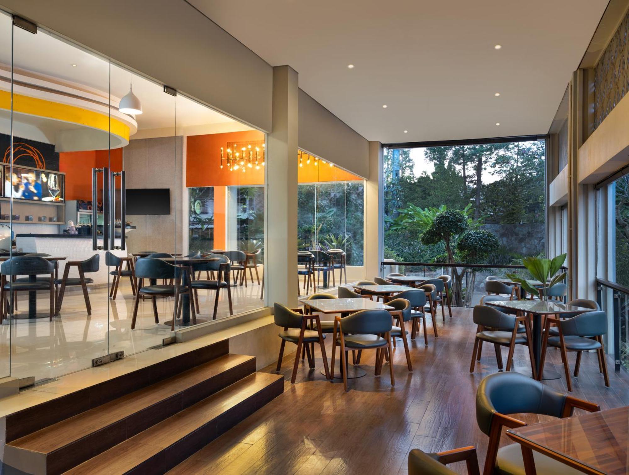 Sheraton Bandung Hotel & Towers Extérieur photo